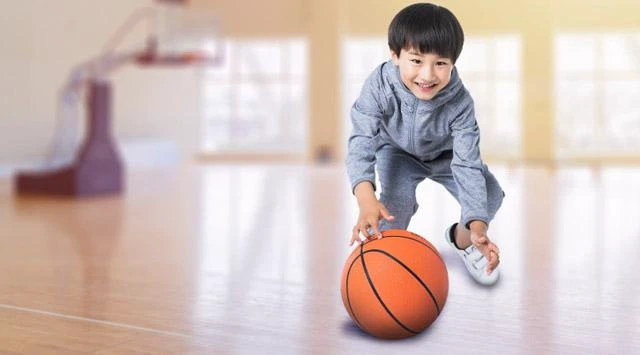 篮球教练如何为不同年龄段的球员制定战术训练方案?_1