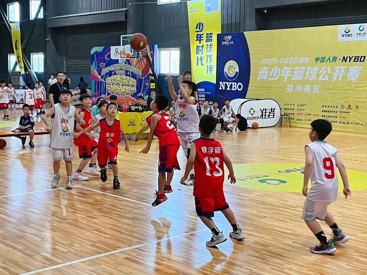哪里可以找到支持青少年篮球发展的赞助商